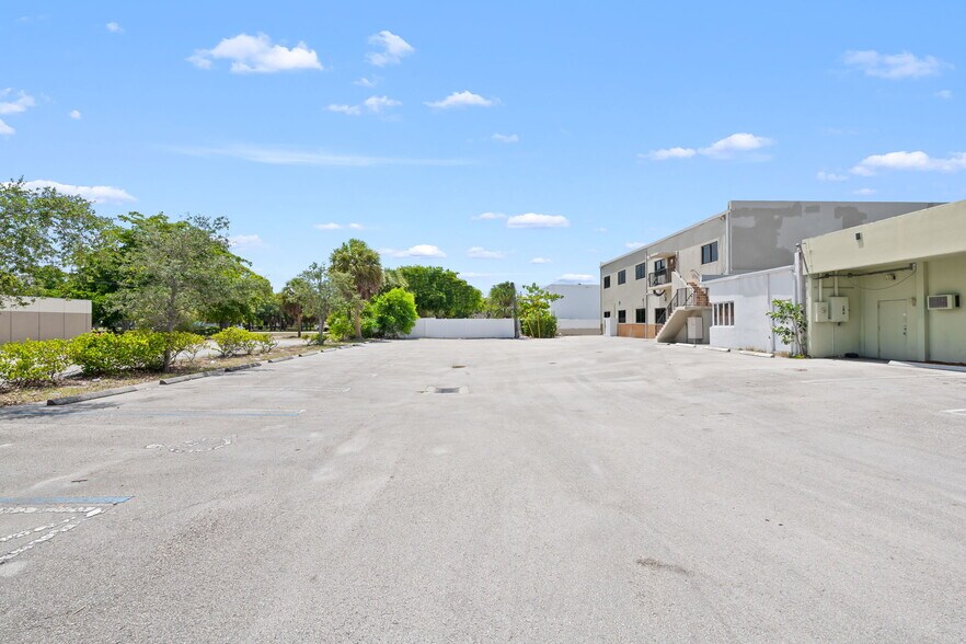 More Photos Of 2310 E Atlantic Blvd, Pompano Beach Office For Sale