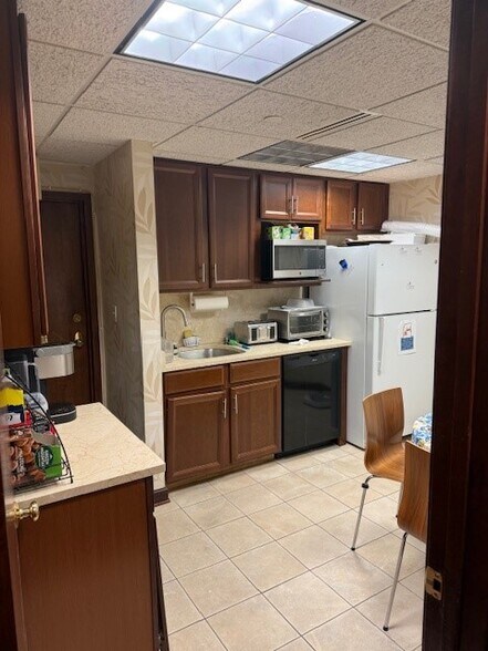 More Photos Of 1615 Forum Pl, West Palm Beach Office For Sale