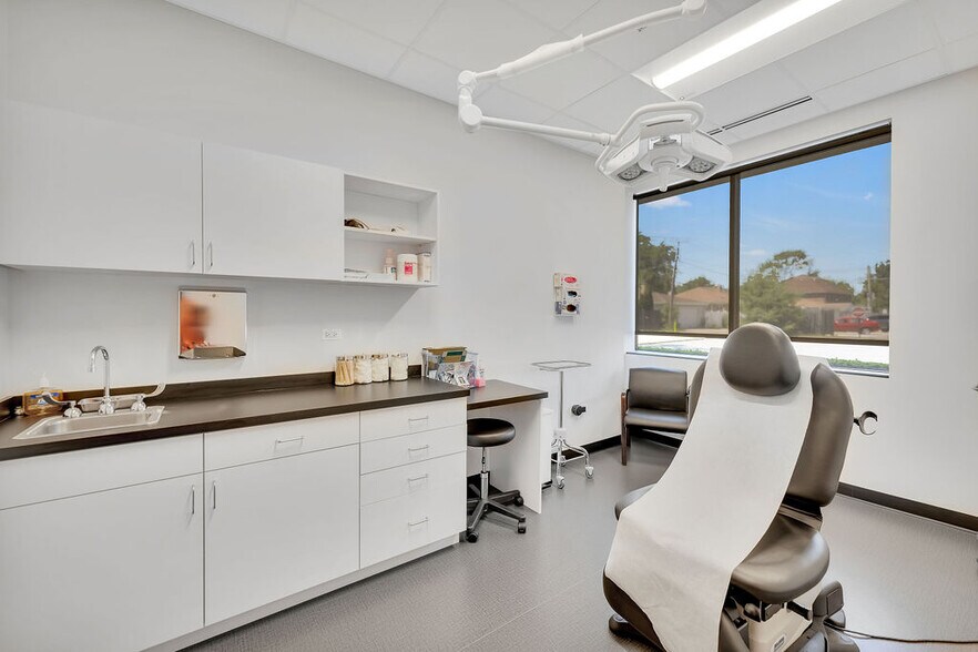 More Photos Of 9300 Waukegan Rd, Morton Grove Medical For Sale
