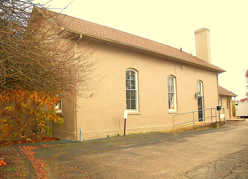 More Photos Of 9722 Columbia Rd, Olmsted Falls Flex For Sale