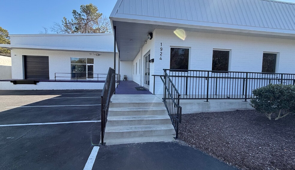 More Photos Of 1924 Wake Forest Rd, Raleigh Flex For Lease