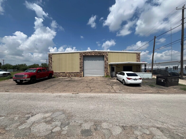 Primary Photo Of 126 Palm St, Abilene Warehouse For Sale