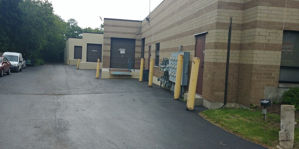 More Photos Of 25781 N Hillview Ct, Mundelein Light Manufacturing For Sale