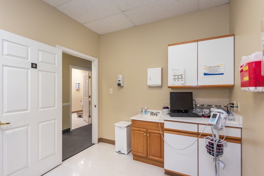 More Photos Of 12070 Old Line Ctr, Waldorf Medical For Lease