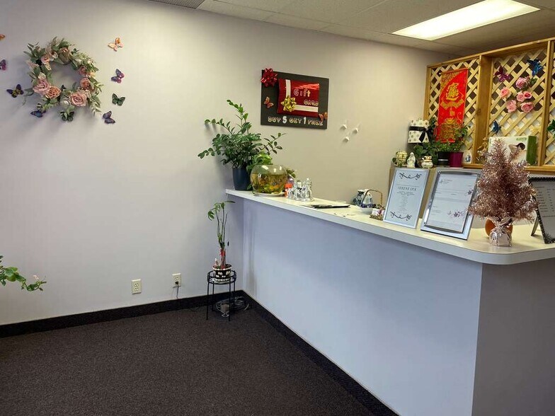 More Photos Of 110-114 S Rum River Dr, Princeton General Retail For Lease
