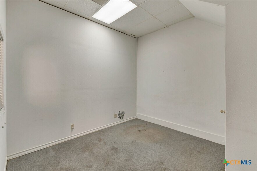 More Photos Of 119 E Main St, Cuero General Retail For Sale
