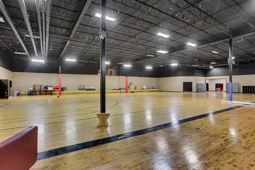 More Photos Of 1959 Metropolitan Pky SW, Atlanta Bowling Alley For Lease