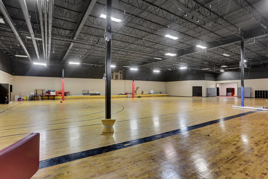 More Photos Of 1959 Metropolitan Pky SW, Atlanta Bowling Alley For Sale