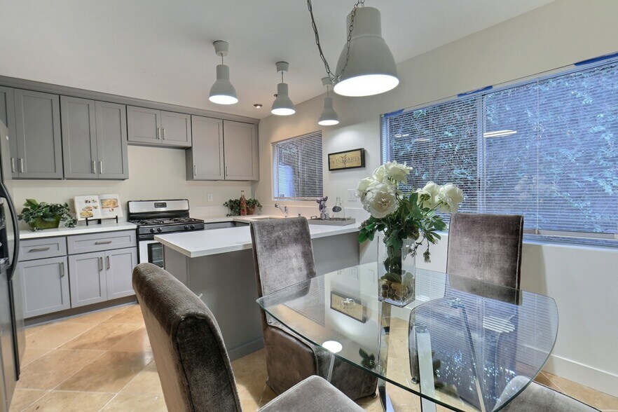 More Photos Of 534 Broadway St, Venice Apartments For Sale