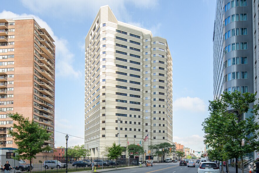 More Photos Of 95 Christopher Columbus Dr, Jersey City Office For Lease