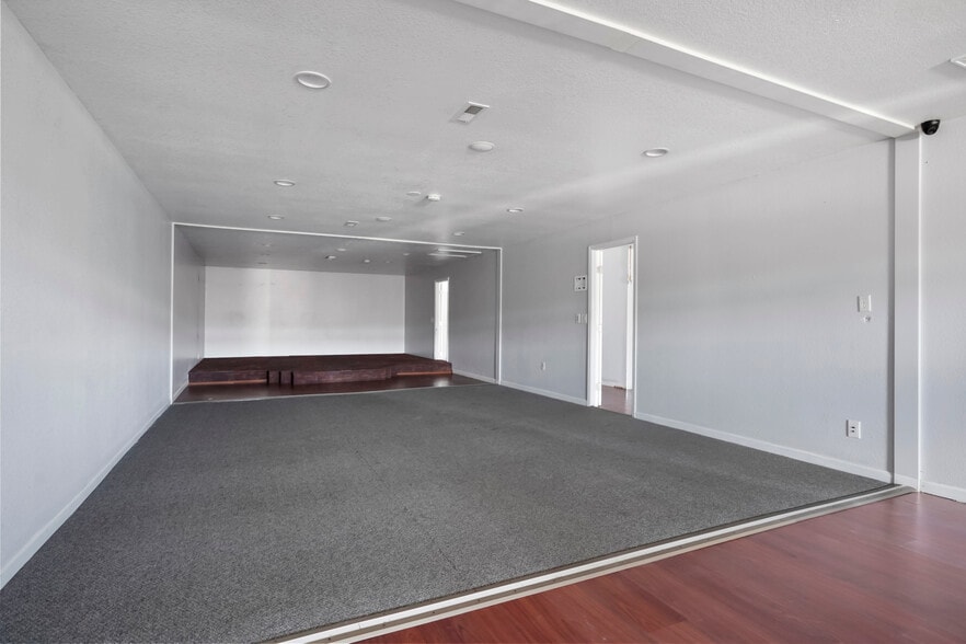 More Photos Of 110 W Walnut St, Brighton Industrial For Lease