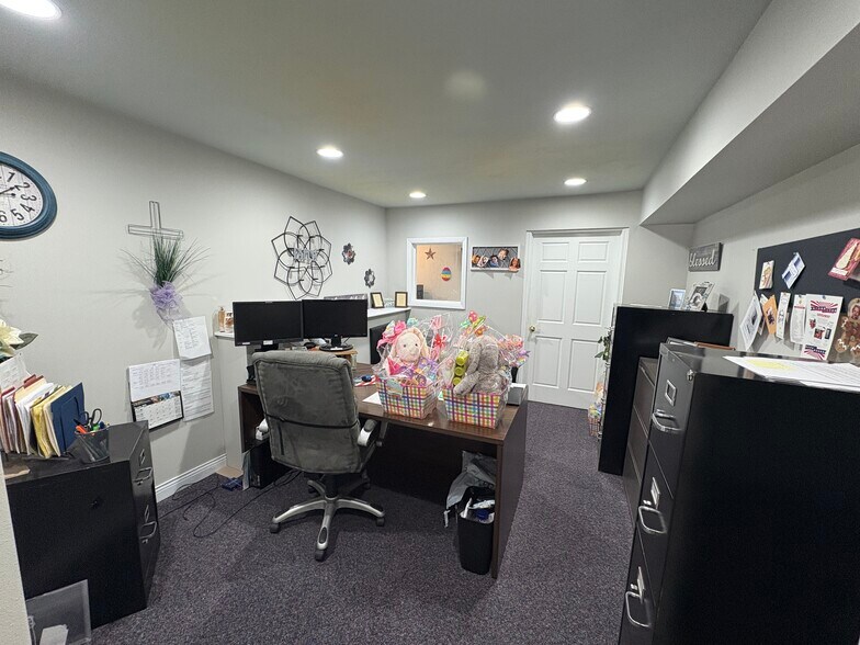 More Photos Of 5604 W 41st St, Sioux Falls Office For Sale