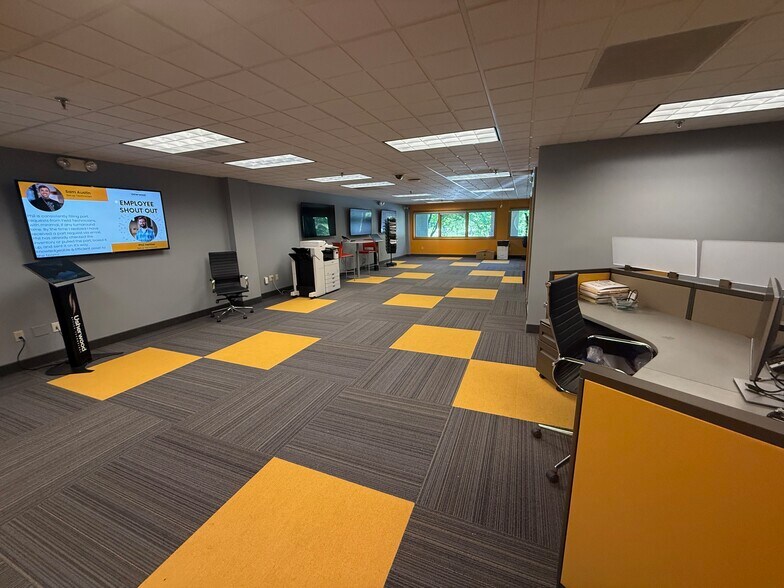 More Photos Of 30 Airport Rd, West Lebanon Office For Lease