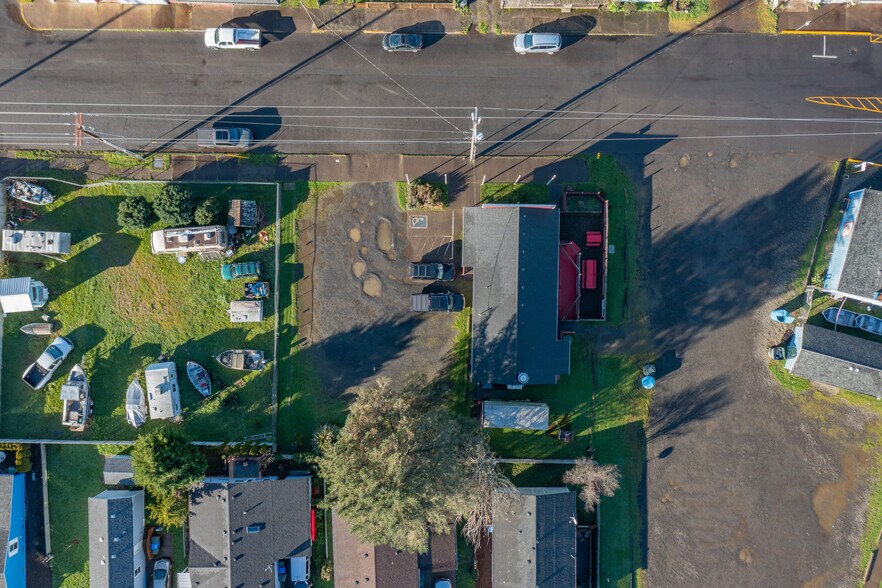 More Photos Of 1185 NE Mill St, Waldport Flex For Sale