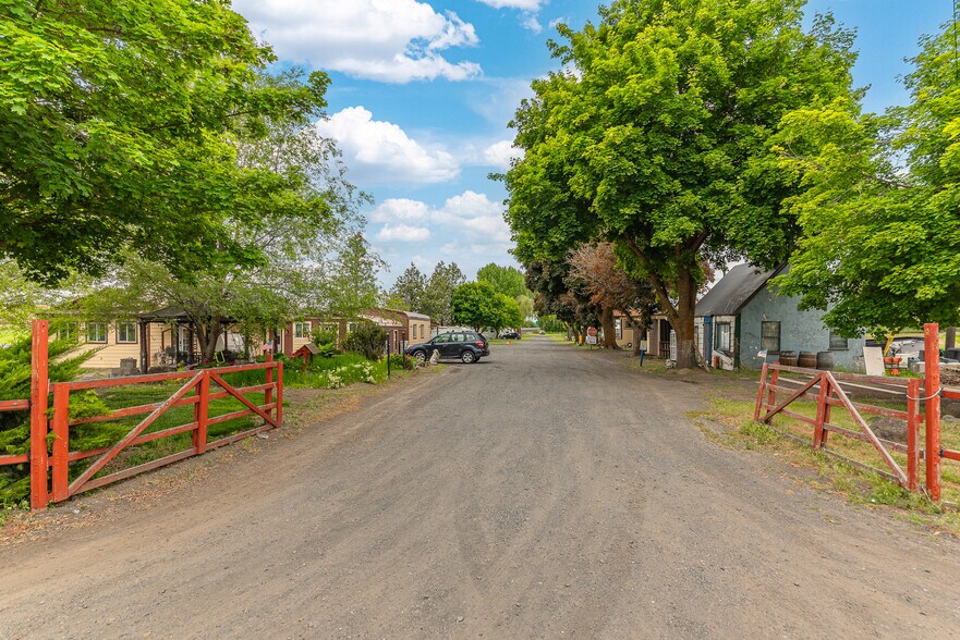 More Photos Of 14 Portland St NW, Wilbur Trailer Camper Park For Sale