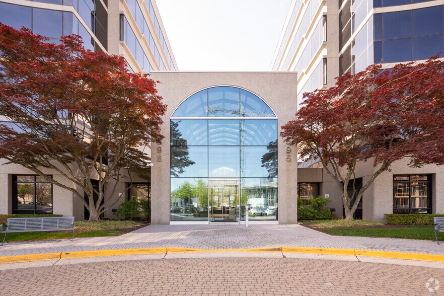 More Photos Of 1595 Spring Hill Rd, Vienna Unknown For Lease