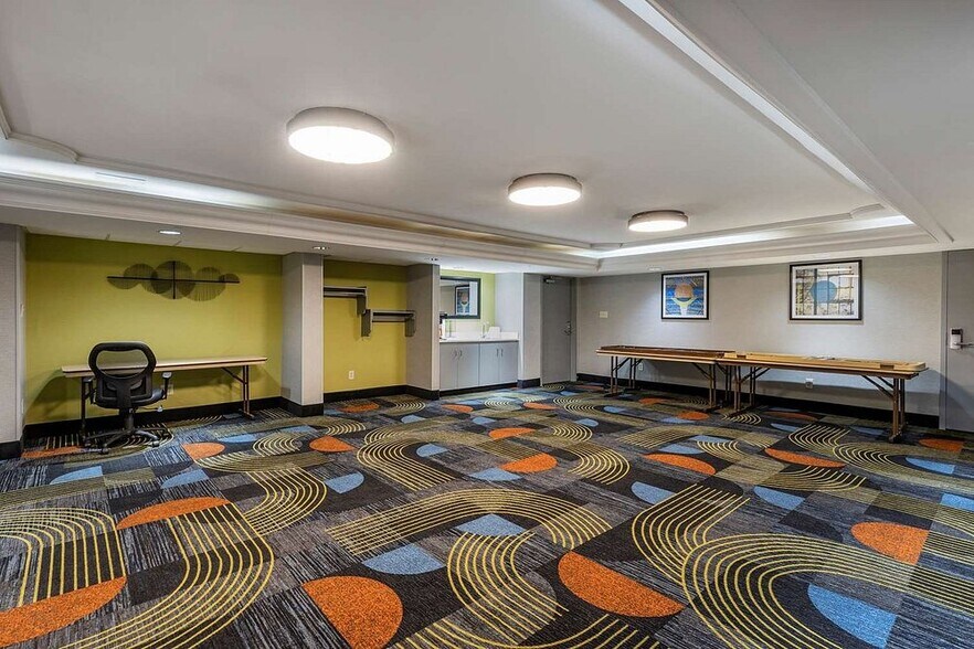 More Photos Of 12220 Dorsett Rd, Maryland Heights Hotel For Sale