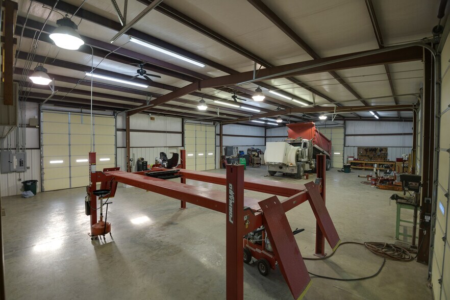 More Photos Of 2533 Highway 41A S, Shelbyville Showroom For Sale