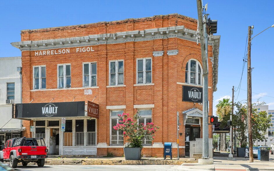 More Photos Of 100 W Hopkins St, San Marcos Storefront For Sale