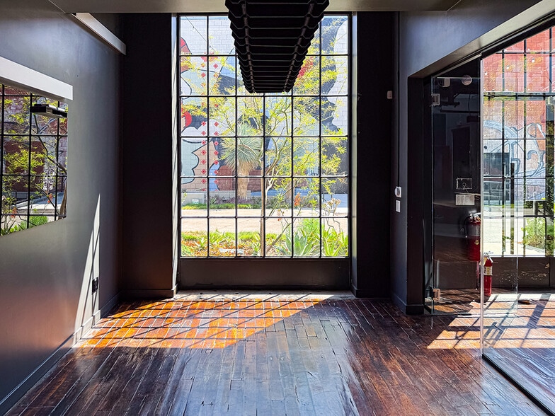More Photos Of 1726-1756 N Spring St, Los Angeles Warehouse For Lease