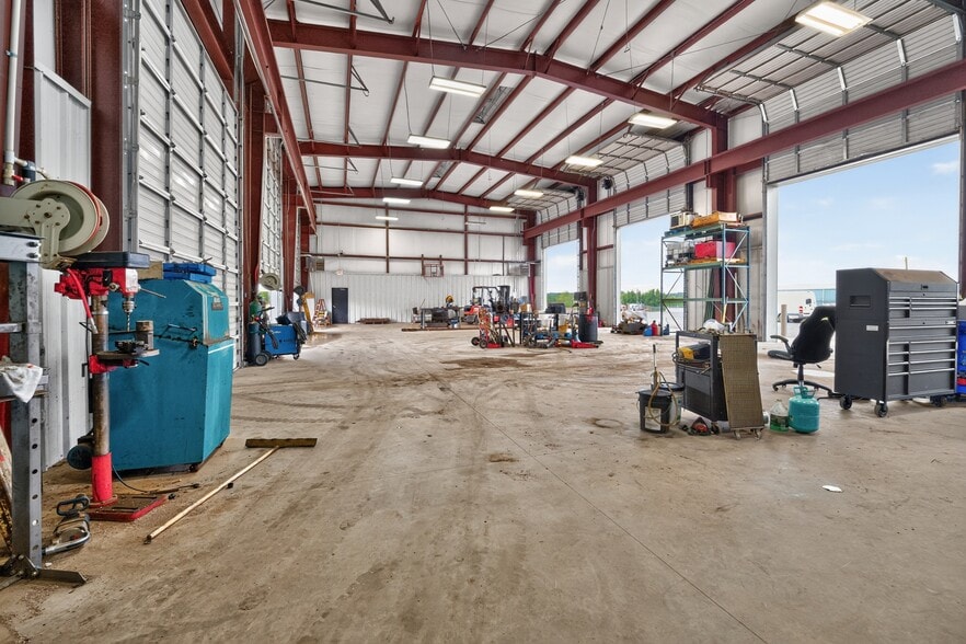 More Photos Of 13993 Highway 65, Damascus Warehouse For Sale