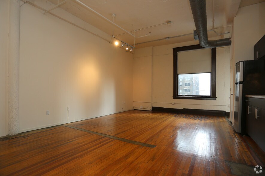 More Photos Of 1623 Main St, Dallas Apartments For Lease