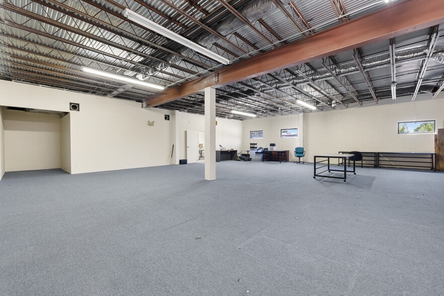 More Photos Of 3162 Clemson Rd, Orlando Radio TVTransmission Facilities For Lease