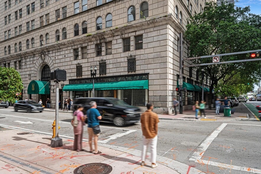 More Photos Of 25 SE 2nd Ave, Miami Office For Lease