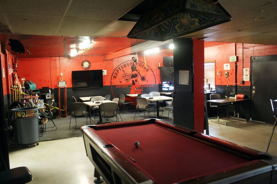 More Photos Of 6455 Massachusetts Ave, Indianapolis Flex For Lease