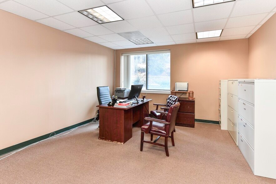 More Photos Of 3701 S George Mason Dr, Falls Church Apartments For Lease