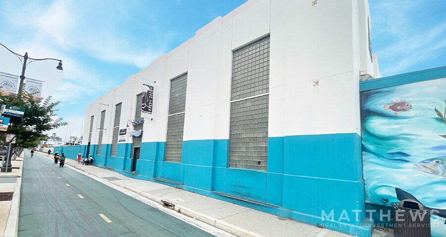 More Photos Of 1021 N Harbor Dr, Redondo Beach Freestanding For Lease