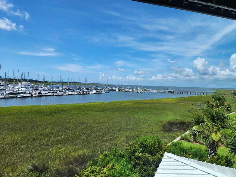 More Photos Of 202 Marina Dr, Saint Simons Island Office For Lease