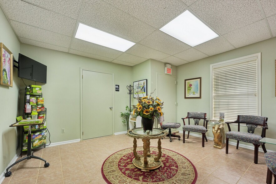 More Photos Of 800 Wyckoff Ave, Wyckoff Office For Sale