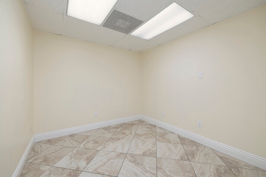 More Photos Of 2950 E Flamingo Rd, Las Vegas Office For Lease