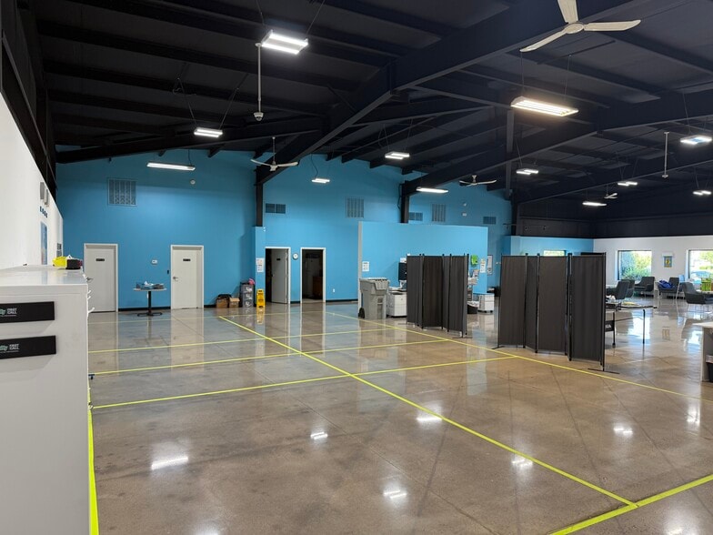 More Photos Of 254 Greenhouse Rd, Bentonville Flex For Lease