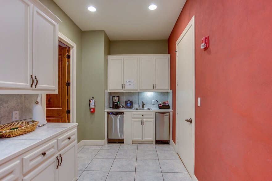 More Photos Of 403 Corporate Woods Dr, Magnolia Medical For Lease