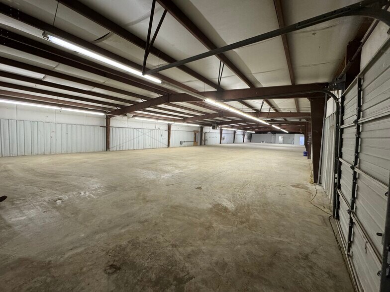 More Photos Of 1020 Roberts Ln, High Point Warehouse For Lease