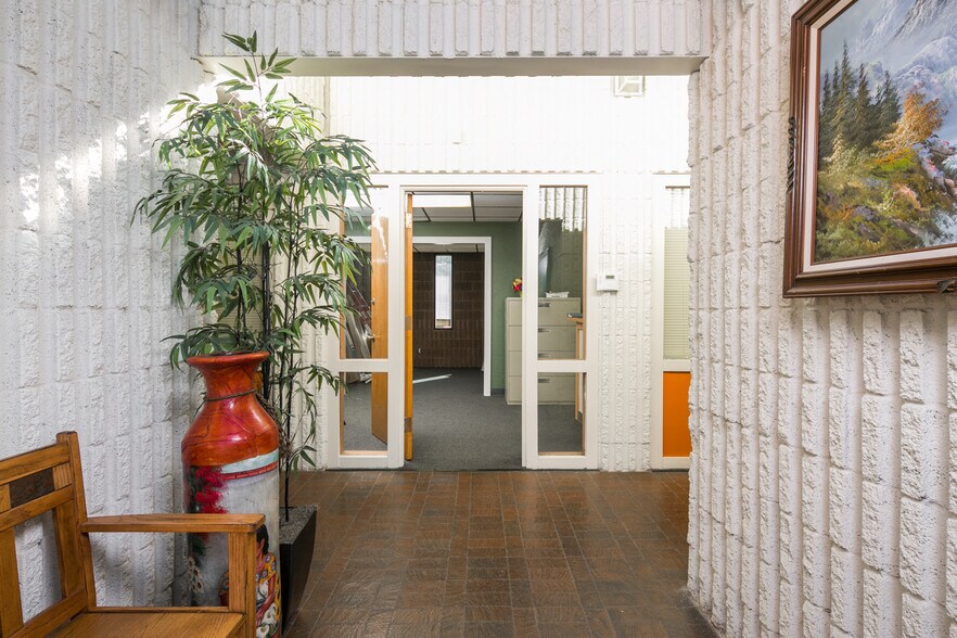 More Photos Of 3500 F Comanche Rd NE, Albuquerque Medical For Sale