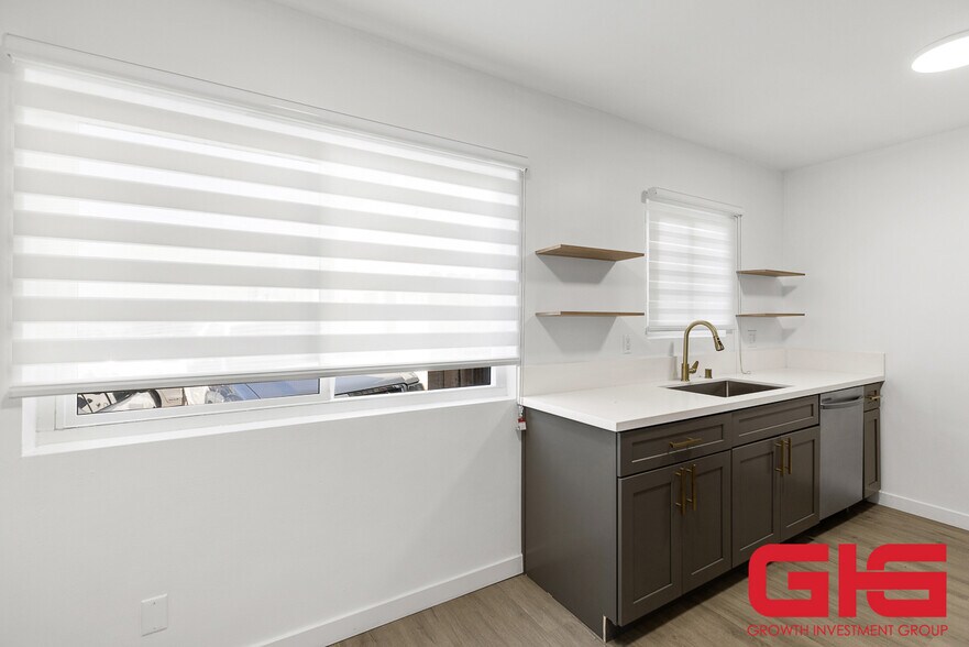 More Photos Of 1063 Justin Ave, Glendale Apartments For Sale