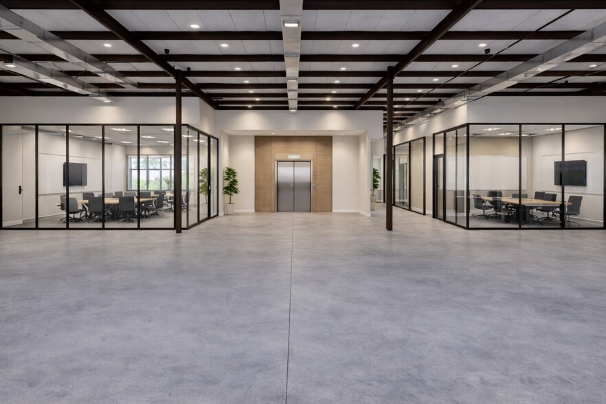 More Photos Of 430 College Dr, Middleburg Medical For Sale