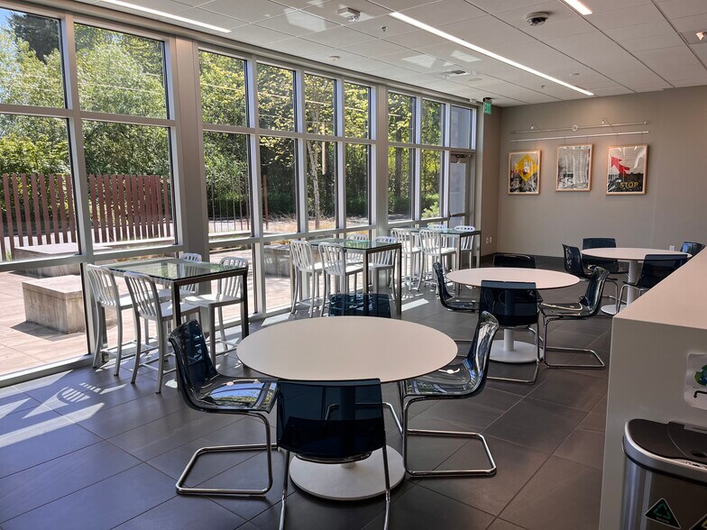 More Photos Of 1055 NW Maple St, Issaquah Office For Lease