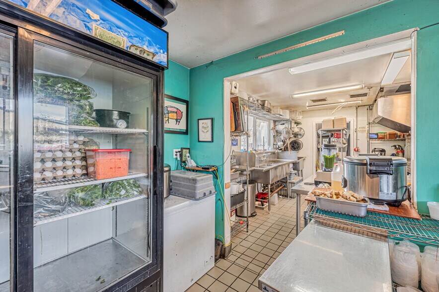 More Photos Of 621-655 Del Ganado Rd, San Rafael Storefront For Sale