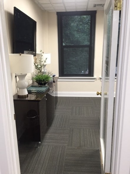 More Photos Of 716 Lee St E, Charleston Storefront Retail Residential For Sale