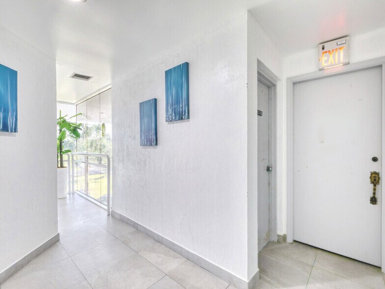 More Photos Of 7880 N University Dr, Tamarac Office Residential For Lease