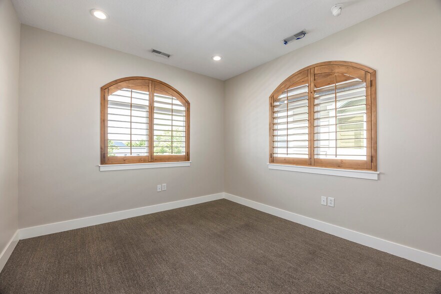 More Photos Of 118 W Winchester St, Murray Specialty For Sale