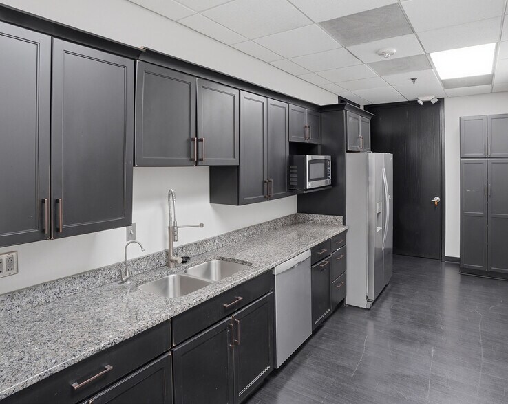 More Photos Of 13201 W Reese Blvd, Huntersville Warehouse For Sale