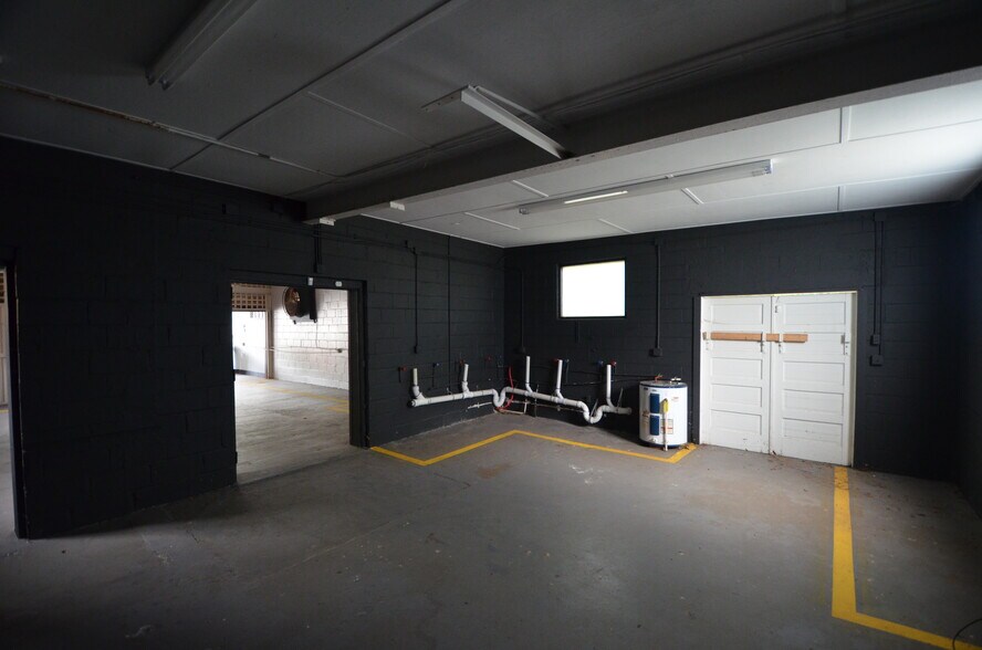More Photos Of 520 Salem St, Lexington Freestanding For Lease