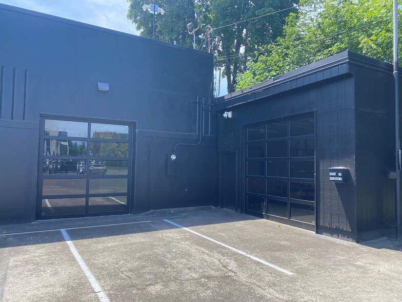 More Photos Of 5035 SE McLoughlin Blvd, Portland Storefront Retail Office For Sale