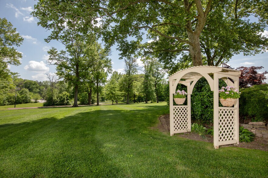 More Photos Of 1005 Horsham Rd, North Wales Hotel For Sale