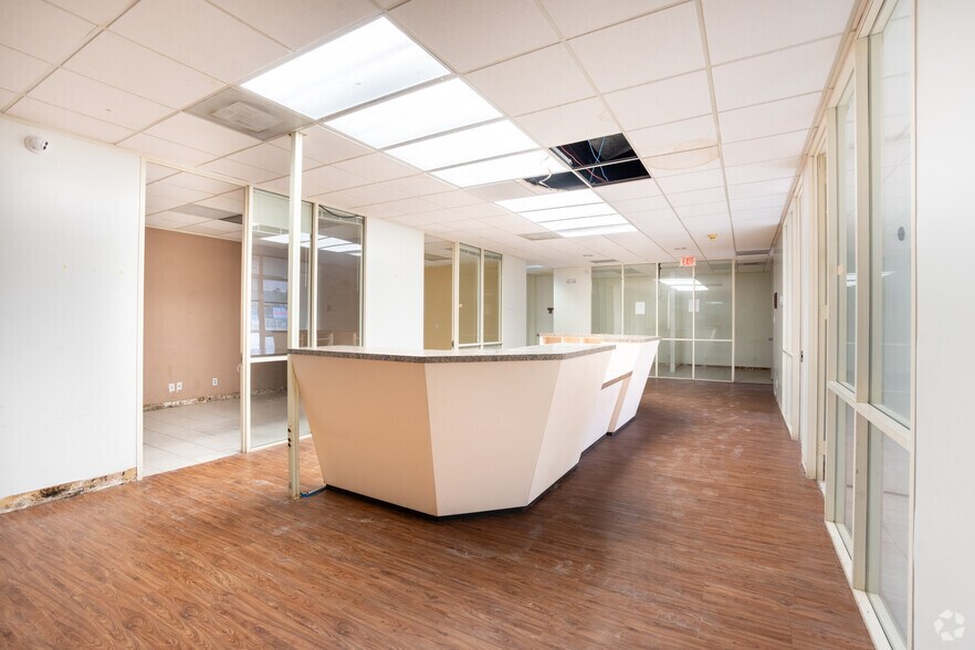 More Photos Of 17323 Red Oak Dr, Houston Office For Sale